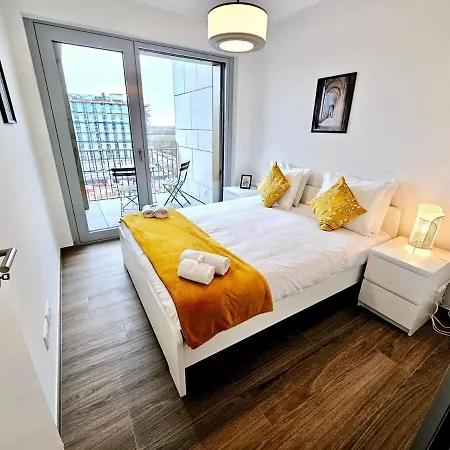 Cozy With Parking And Outdoor Space *
