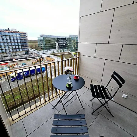 דירה Cozy With Parking And Outdoor Space *
