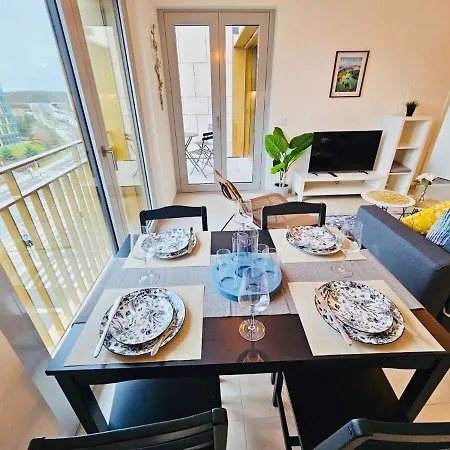 Cozy With Parking And Outdoor Space Apartamento